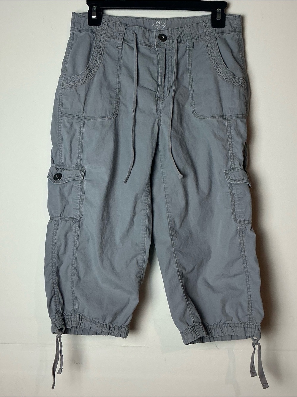 St John’s Bay Gray Cargo Capris Women’s Size 6